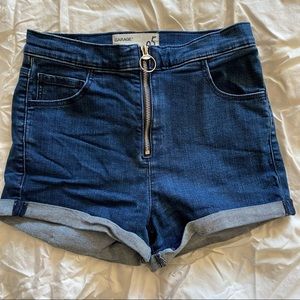 Garage denim shorts, indigo blue. Exterior zipper!